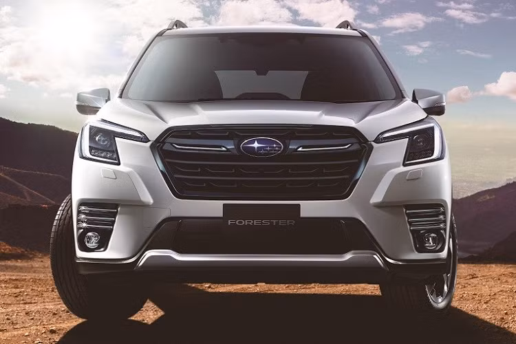 Dù ở bản trang bị nào, Subaru Forester 2022 cũng có hệ thống an toàn EyeSight tiêu chuẩn. Gói công nghệ an toàn này bao gồm những tính năng như phanh khẩn cấp tự động, hệ thống kiểm soát hành trình thích ứng, cảnh báo và hỗ trợ chệch làn đường. Cuối cùng là những trang bị an toàn tùy chọn như hỗ trợ tránh va chạm sớm, phát hiện phương tiện cắt ngang khi lùi, đèn pha thích ứng, gương chiếu hậu thông minh và cảnh báo mất tập trung cho người lái. Hiện giá xe Subaru Forester 2022 tại thị trường Nhật Bản vẫn chưa được công bố