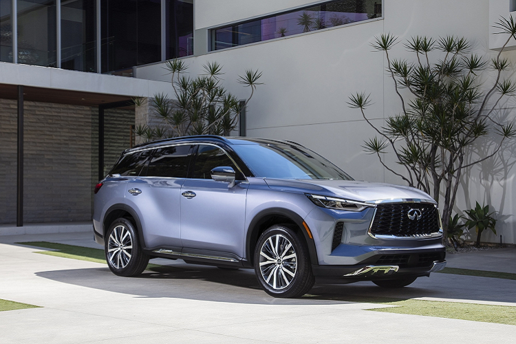 Infiniti QX60 Autograph – giá từ 60.350 USD (khoảng 1,39 tỷ VND). Cuối cùng là phiên bản cao cấp nhất Autograph, tích hợp tất cả trang bị tiêu chuẩn của ba phiên bản thấp hơn, cùng với các trang bị nâng cao. Ngoại thất sẽ bổ sung giá nóc sơn màu Đen Obsidian, trong khi cản trước sau và bên hông được mạ chrome nổi bật. Hiện tại, Infininti QX60 2022 đã bắt đầu nhận đơn đặt hàng tại Mỹ và dự kiến giao xe đến tay khách hàng vào mua thu năm nay.