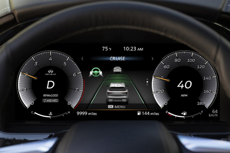 Phiên bản này còn có hệ thống điều khiển hành trình cruise control, cảm biến gạt mưa tự động, màn hình giám sát phía sau RearView Monitor, cảm biến hỗ trợ đỗ xe, sưởi ấm vô lăng, bơm lưng ghế lái 4 hướng và ghế hành khách 2 hướng.