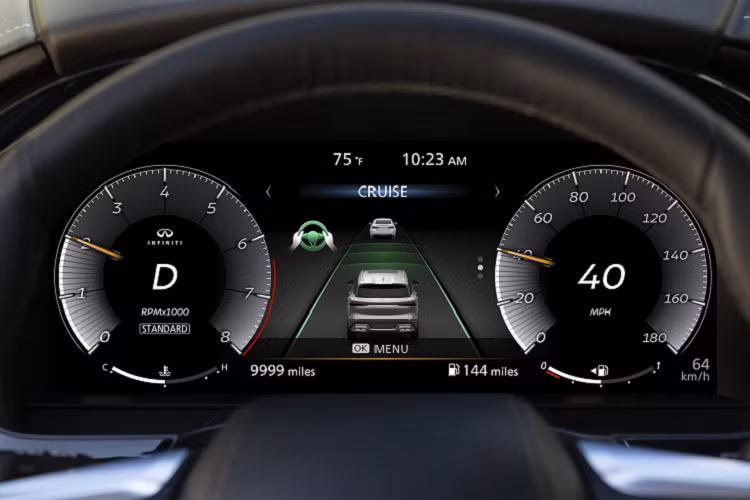 Phiên bản này còn có hệ thống điều khiển hành trình cruise control, cảm biến gạt mưa tự động, màn hình giám sát phía sau RearView Monitor, cảm biến hỗ trợ đỗ xe, sưởi ấm vô lăng, bơm lưng ghế lái 4 hướng và ghế hành khách 2 hướng.