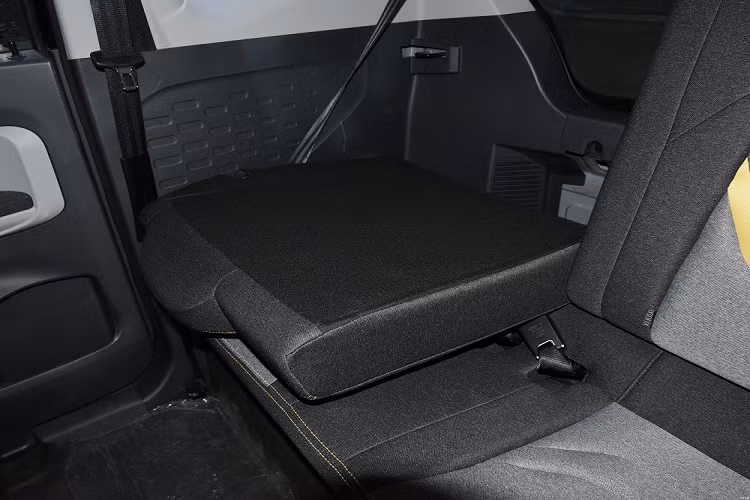 Mô-tơ điện kết hợp với 2 loại pin lithium-sắt-photphat (LiFePO4) 9,6 kWh và 13,9 kWh, cho phép xe chạy được 120 - 170 km sau khi sạc đầy. Thời gian sạc đầy pin của xe dao động từ 6 - 8 tiếng đồng hồ.