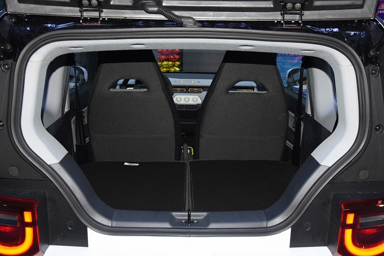 Nguồn cung cấp sức mạnh cho Chery QQ Ice Cream 2022 là mô-tơ điện nằm ở phía sau, tạo ra công suất tối đa 27,2 mã lực và mô-men xoắn cực đại 85 Nm. Nhờ đó, xe có thể đạt tốc độ tối đa 100 km/h.