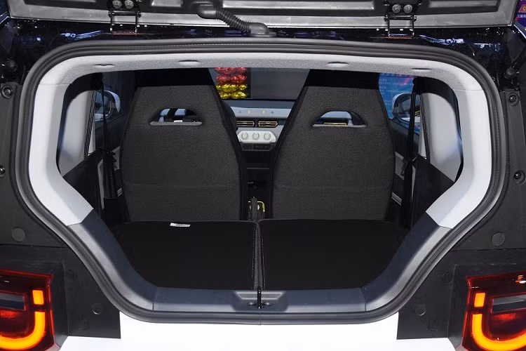 Nguồn cung cấp sức mạnh cho Chery QQ Ice Cream 2022 là mô-tơ điện nằm ở phía sau, tạo ra công suất tối đa 27,2 mã lực và mô-men xoắn cực đại 85 Nm. Nhờ đó, xe có thể đạt tốc độ tối đa 100 km/h.