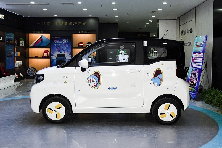 Tại thị trường Trung Quốc, Chery QQ Ice Cream 2022 chạy điện được chia thành 3 phiên bản. Dự kiến, xe sẽ bắt đầu được giao cho khách hàng Trung Quốc ngay trong tháng 12 này.