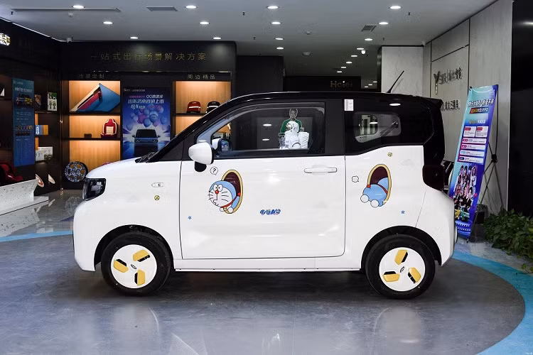 Tại thị trường Trung Quốc, Chery QQ Ice Cream 2022 chạy điện được chia thành 3 phiên bản. Dự kiến, xe sẽ bắt đầu được giao cho khách hàng Trung Quốc ngay trong tháng 12 này.