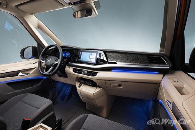 Cụ thể, khách hàng có thể chỉ định chiếc Multivan của mình với đèn pha LED ma trận IQ.LIGHT, mái kính toàn cảnh, hệ thống âm thanh Harmon Kardon 14 loa 840W, tính năng điều khiển bằng cử chỉ đối với cửa trượt và mở cốp tự động điện.