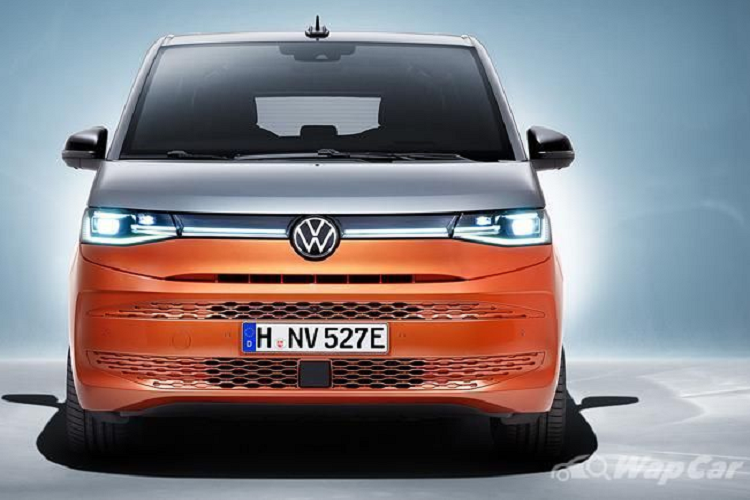 Chiếc xe van Volkswagen Multivan sẽ tập trung hơn vào nhóm khách hàng phổ thông, hướng đến thị trường định hướng phong cách sống hơn là nghiêng về sự thực dụng. Vì vậy, Multivan hoàn toàn phù hợp với các công nghệ tiên tiến và những tiện ích mà bạn mong đợi trên chiếc sedan cỡ trung ở châu Âu.