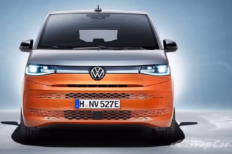 Chiếc xe van Volkswagen Multivan sẽ tập trung hơn vào nhóm khách hàng phổ thông, hướng đến thị trường định hướng phong cách sống hơn là nghiêng về sự thực dụng. Vì vậy, Multivan hoàn toàn phù hợp với các công nghệ tiên tiến và những tiện ích mà bạn mong đợi trên chiếc sedan cỡ trung ở châu Âu.