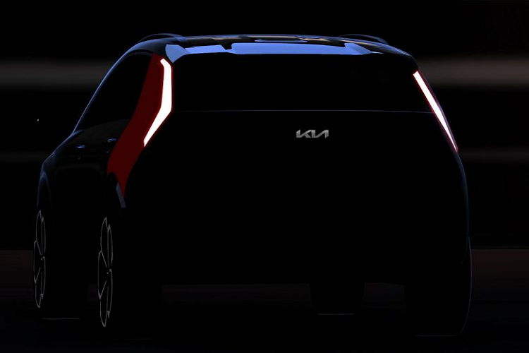 Kia Niro thế hệ hiện tại được sản xuất từ năm 2017, do đó một cuộc “cải tổ” về “ngoại hình” là rất cần thiết. Kia cho biết, Niro thế hệ mới sẽ được lấy cảm hứng từ mẫu concept HabaNiro 2019 kết hợp với triết lý thiết kế “Opposites United " mới của thương hiệu Hàn Quốc.