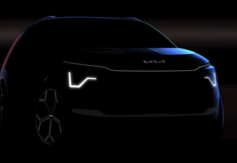 Dự kiến, Kia Niro thế hệ thứ hai sẽ được cung cấp ở cả dạng cắm sạc PHEV và động cơ điện EV. Điều này có nghĩa là Niro 2022 có thể sẽ không sử dụng nền tảng E-GMP mới nhất mà thay vào đó là nền tảng được nâng cấp từ phiên bản tiền nhiệm.