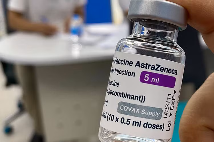 Vac xin Covid-19: TP HCM duoc phan bo nhieu hon Ha Noi