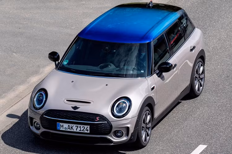 Kể cả có là vậy, Mini nói rằng mỗi chiếc xe vẫn sẽ khác nhau một chút vì “điều kiện môi trường thay đổi”. Không rõ chi phí cho việc này là bao nhiêu, nhưng nóc Multitone dường như là một tùy chọn được cung cấp trên toàn thế giới.