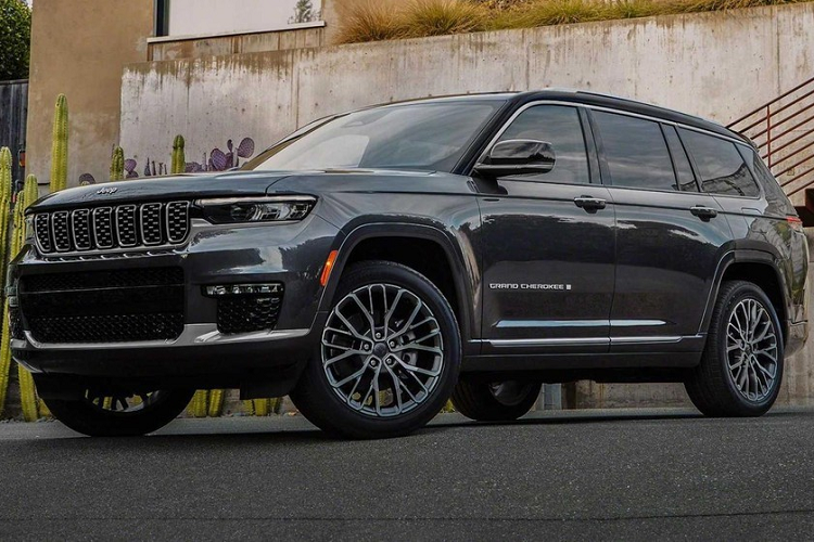 Grand Cherokee L là mẫu SUV cỡ lớn đã lần đầu tiên được hãng Jeep ra mắt tại thị trường Mỹ vào hồi tháng 1 đầu năm nay. Dự kiến, đến cuối năm nay, mẫu SUV cỡ lớn Jeep Grand Cherokee L 2021 mới này sẽ chính thức về Việt Nam dưới dạng xe nhập khẩu nguyên chiếc từ Mỹ.