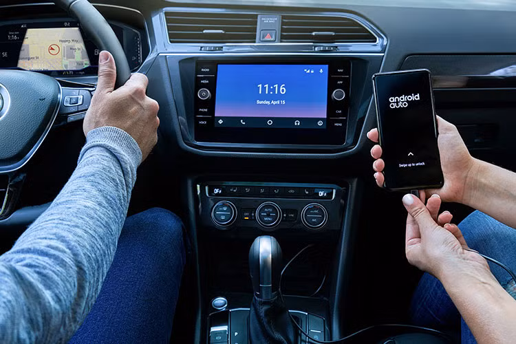 Trong khi đó, các biến thể đắt tiền hơn được trang bị gói an toàn IQ.Drive tiêu chuẩn, bao gồm cảnh báo va chạm trước, phanh khẩn cấp với tính năng phát hiện người đi bộ, giám sát điểm mù, kiểm soát hành trình thích ứng, hỗ trợ giữ làn đường,...