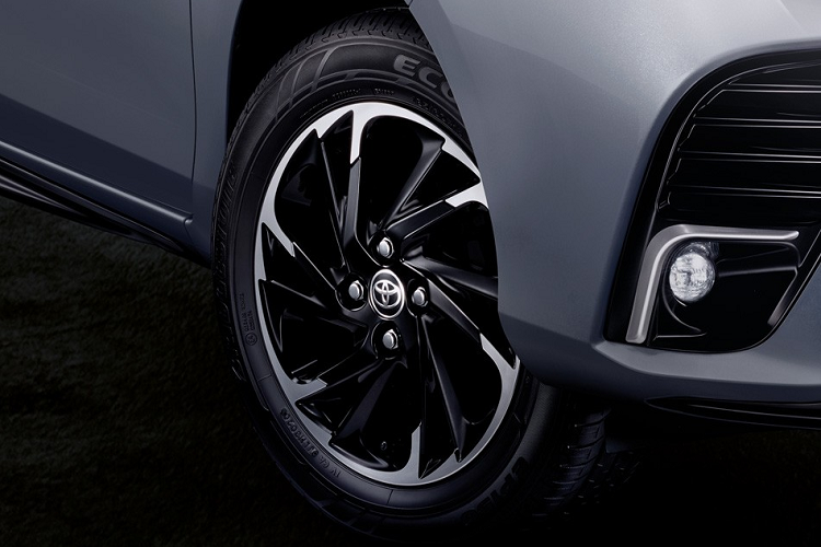 Cuối cùng là gói công nghệ an toàn Toyota Safety Sense, bao gồm hệ thống ngăn va chạm sớm, cảnh báo chệch làn đường và cảnh báo chuyển làn đường.