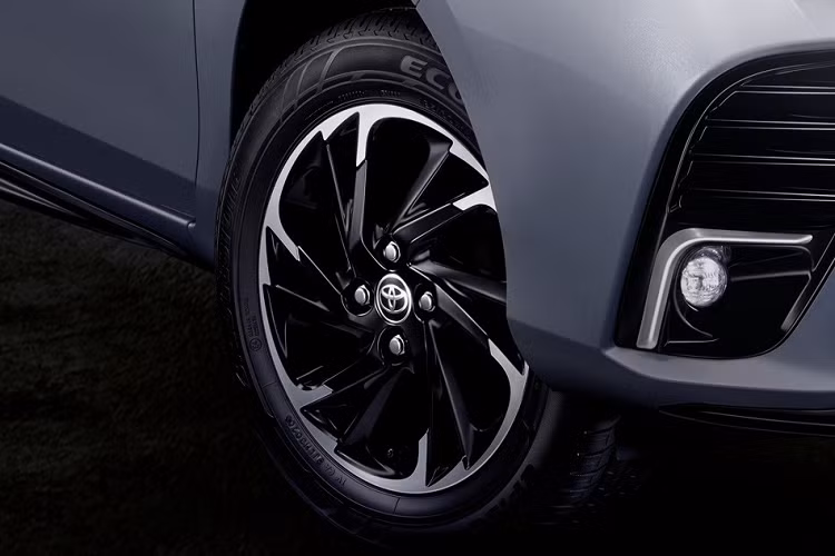 Cuối cùng là gói công nghệ an toàn Toyota Safety Sense, bao gồm hệ thống ngăn va chạm sớm, cảnh báo chệch làn đường và cảnh báo chuyển làn đường.