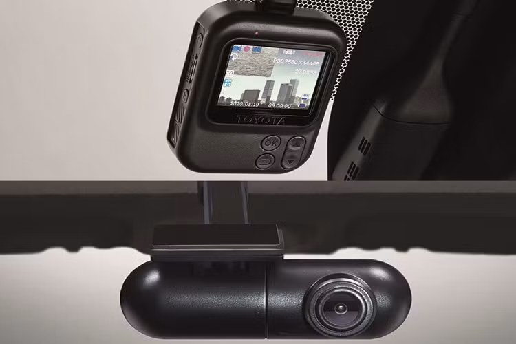 4 màu trắng Pearl White phối nóc đen, trắng Platinum White Pearl phối nóc đen, xanh dương Grayish Blue Metallic phối nóc đen và đỏ Red Mica Metallic phối nóc đen sẽ chỉ dành cho bản Sport Premium. Những màu còn lại sẽ dành cho bản Sport và tiêu chuẩn.