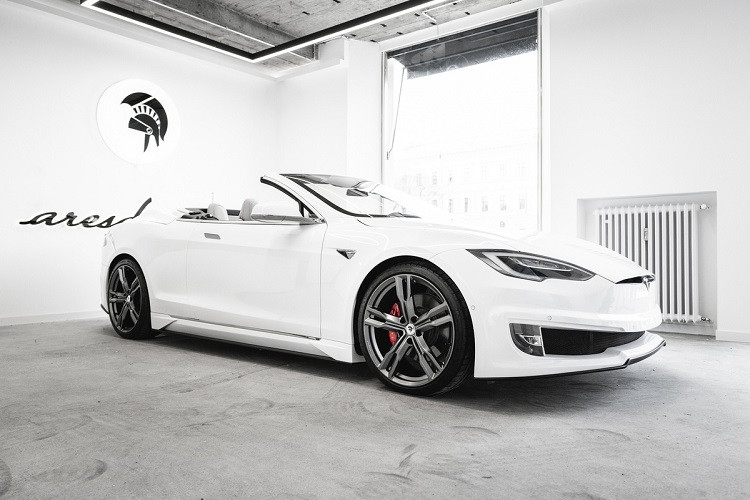 Chủ nhân của một chiếc Tesla Model S chạy điện này đã lựa chọn hãng độ ARES Design để tinh chỉnh lại chiếc xe của mình cho phù hợp với sở thích cá nhân. Kết quả, một chiếc Model S mui trần độc đáo được ra đời.
