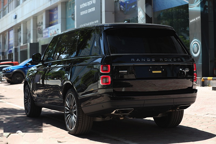 Như vậy, hiện tại, ông chủ của chuỗi cầm đồ đang sở hữu ít nhất 2 chiếc xe SUV là Range Rover mang biển tứ quý 5 và một chiếc SUV siêu sang Rolls-Royce Cullinan.