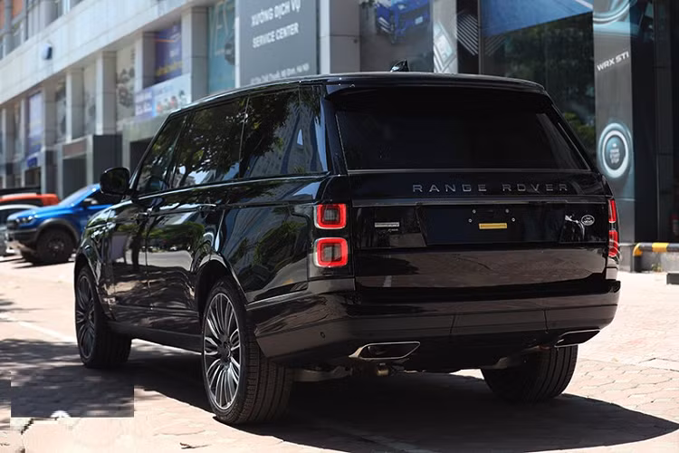 Như vậy, hiện tại, ông chủ của chuỗi cầm đồ đang sở hữu ít nhất 2 chiếc xe SUV là Range Rover mang biển tứ quý 5 và một chiếc SUV siêu sang Rolls-Royce Cullinan.