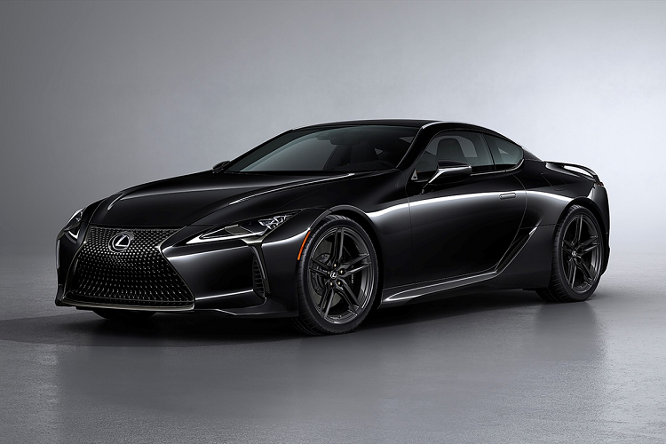 Thương hiệu xe sang Nhật Bản vừa giới thiệu phiên bản Lexus LC 500 Inspiration Series 2021 mới tại thị trường Mỹ. Hãng xe sang Nhật Bản cho biết mẫu coupe 2 cửa được sản xuất giới hạn. Xe mang phong cách "bóng đêm" với màu đen chủ đạo ở nội/ngoại thất. Nhiều chi tiết nâng cấp cũng được Lexus bổ sung để tăng tính nhận diện cho LC 500 Inspiration Series đời 2021.