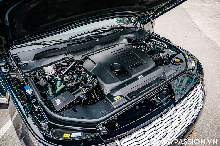 Các ghế ngồi của xe được thêu với họa tiết sang trọng độc quyền nhằm đem tới cảm giác thoải mái, thư giãn cho người ngồi cùng các tính năng như massage, sưởi ghế hay tính năng thông gió cho ghế.