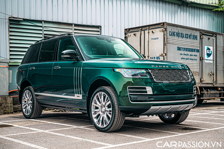 Chiếc xe này thuộc phiên bản P400, chính vì thế mà xe được trang bị động cơ Ingenium I6 3 lít tăng áp có khả năng sản sinh mức công suất 394 mã lực và mô-men xoắn 450 Nm.