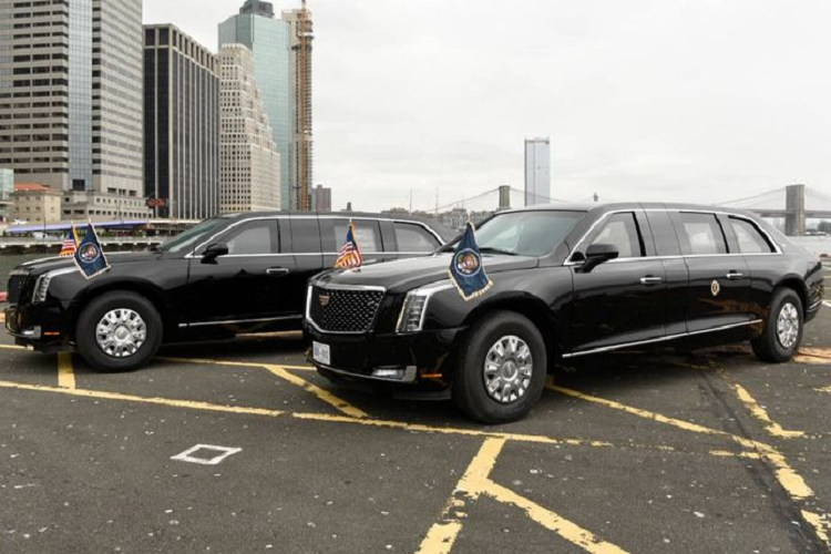 Mới đây, Tổng thống Mỹ đã đã có mặt tại nhà máy Ford tại Michigan để cầm lái chiếc Ford F-150 Lightning thuần điện, tại đây, ông cũng tiết lộ rằng có thể chiếc The Beast sẽ được điện hóa. Điều này khiến nhiều người tin rằng vị tổng thống đã đặt hàng một chiếc The Beast chạy điện.