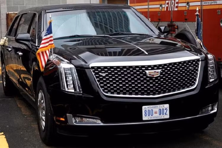 Chiếc Cadillac One cho tổng thống Mỹ được người tiền nhiệm là ông Donald Trump sử dụng thuộc thế hệ sản phẩm 2.0, chiếc limousine cực dài đã được giới thiệu vào năm 2018. Dù có kiểu dáng của Cadillac nhưng xe lại dùng nền tảng xe tải GMC TopKick hạng nặng, sau đó được bọc thép dày, kết quả là Cadillac One 2.0 nặng hơn 6.800 kg.