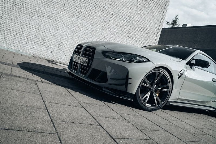 Chủ sở hữu của M4 cũng được giới thiệu nhiều tùy chọn mâm xe 20 inch khác nhau và hệ thống xả thể thao "hàng thửa".