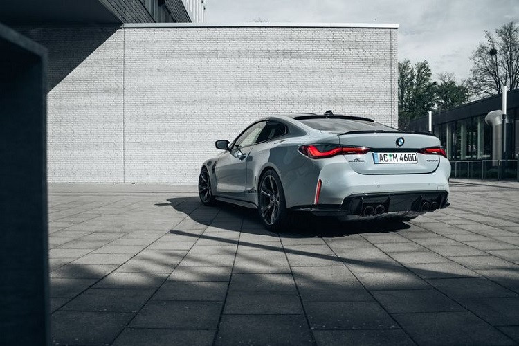 Theo đó, hệ thống xả mới sẽ giúp M4 mạnh mẽ hơn, khối động cơ tăng áp kép 3.0L của xe sẽ sản sinh ra công suất 502 mã lực thay vì con số 473 mã lực tiêu chuẩn.