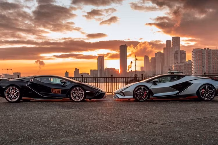 Sự có mặt của siêu phẩm hybrid Lamborghini Sian sẽ giúp cho đường phố tại Anh trở nên nhộn nhịp và đa dạng các mẫu xe hơn. Lamborghini Sian dù là 1 chiếc xe hypercar nhưng cơ bản vẫn dựa trên cơ sở gầm bệ của dòng siêu xe Lamborghini Aventador