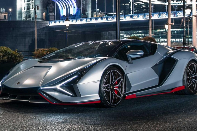 Siêu phẩm hypercar hybrid Lamborghini Sian sở hữu tổng công suất phải lên đến 808 mã lực, nhìn chung vẫn thấp hơn các siêu xe sử dụng hệ truyền động plug-in hybrid như Ferrari SF90 Stradale.