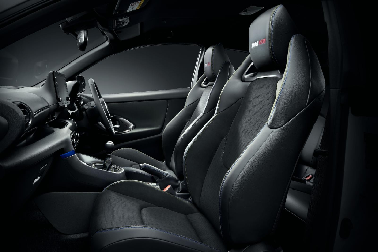 Toyota cho biết hãng sẽ tung ra bản cập nhật phần mềm cho xe vào đầu năm 2022 nhằm tối ưu cảm giác lái, độ ổn định và linh hoạt khi vào cua, cũng như khả năng phanh xe tốt hơn. Ngoài ra, Toyota cũng cân nhắc tính năng cá nhân hóa hệ thống điện tử dựa vào dữ liệu thu thập từ thói quen lái xe của người dùng.