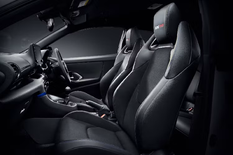 Toyota cho biết hãng sẽ tung ra bản cập nhật phần mềm cho xe vào đầu năm 2022 nhằm tối ưu cảm giác lái, độ ổn định và linh hoạt khi vào cua, cũng như khả năng phanh xe tốt hơn. Ngoài ra, Toyota cũng cân nhắc tính năng cá nhân hóa hệ thống điện tử dựa vào dữ liệu thu thập từ thói quen lái xe của người dùng.