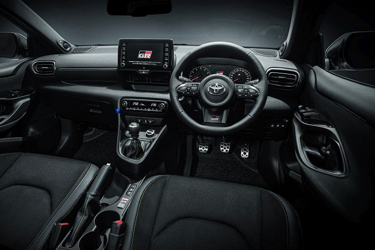 Phiên bản Toyota GR Yaris Morizo Selection đặc biệt sẽ có huy hiệu Morizo trên kính chắn gió và một số biểu tượng của đội đua Rookie Racing ở lazăng và cửa xe. Các tùy chọn màu của bản đặc biệt bao gồm Trắng, Đỏ, Đen, trùng với màu sắc đặc trưng của đội đua Rookie Racing.