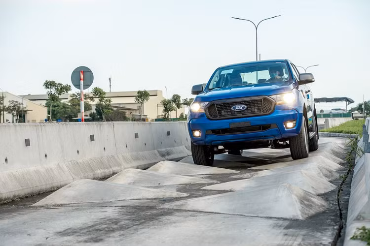 Top 10 điều bạn nên biết về xe bán tải Ford Ranger - Hình 8 Top 10 dieu ban nen biet ve xe ban tai Ford Ranger-Hinh-8