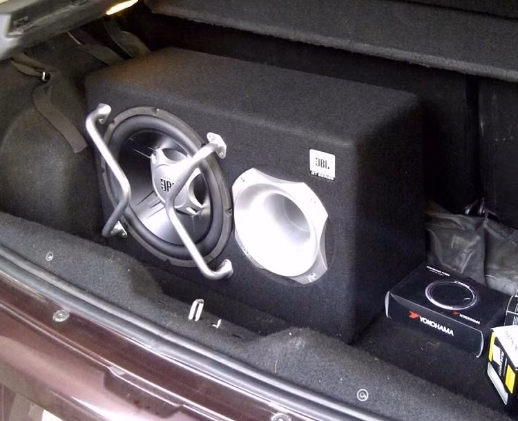 Hang loa oto cao cap nao duoc yeu thich nhat tai Viet Nam?