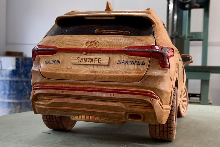 Giá xe Hyundai SantaFe 2021 bằng gỗ này là gần 1.000 USD dựa theo trang Etsy của Woodworking Art.