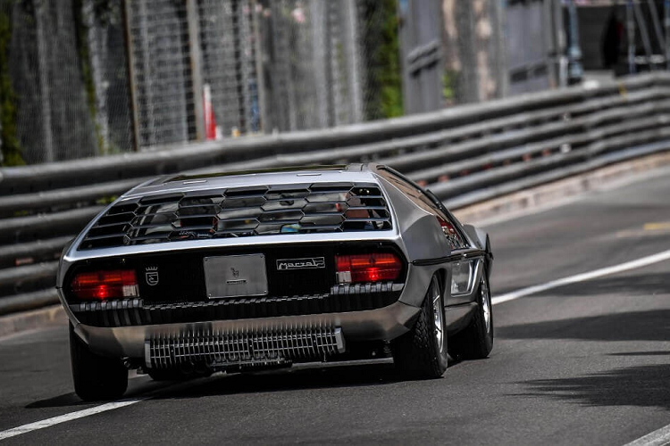 Lamborghini Marzal được trang bị động cơ 6 xi-lanh thẳng hàng dung tích 2.0L, sản sinh công suất 177 mã lực và mô-men xoắn 182 Nm. Marzal có thể đạt vận tốc tối đa 190 km/h.