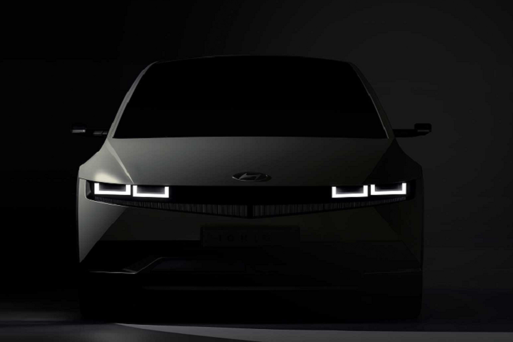 Dẫn lời từ Motor1, trang web ôtô của Mỹ đã tìm thấy các thông số kỹ thuật liên quan tới Ioniq 5 trong một tài liệu thuyết trình gửi cho đại lý. Mặc dù chưa có thông tin xác nhận chính thức từ hãng, khách hàng có thể sẽ phấn khích với những gì mà Hyundai Ioniq 5 2022 mới mang lại.