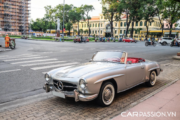 Trong suốt giai đoạn từ năm 1955-1963, đã có tổng cộng 25.881 chiếc Mercedes-Benz 190SL được sản xuất và bán ra cho các khách hàng trên thế giới trước khi bị thay thế bởi dòng xe 230SL (W113). Sở hữu vẻ đẹp vượt thời gian, mẫu xe mui trần hơn 60 năm tuổi trở thành món hàng được những tay chơi xe cổ săn lùng và sưu tập. Thậm chí một số người còn bỏ ra hàng trăm ngàn USD để mua lại những chiếc 190SL tuỳ vào tình trạng cũng như độ nguyên bản của xe.