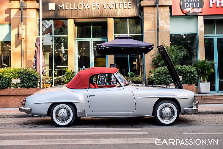 Sức mạnh được truyền đến trục sau thông qua hộp số sàn 4 cấp giúp cho xe có thể đạt được tốc độ tối đa 173 km/h vào thời hoàng kim nhất. Xe đã được chủ nhân trùng tu lại một số chi tiết của động cơ để có thể hoạt động trơn tru trong nhiều năm nữa.