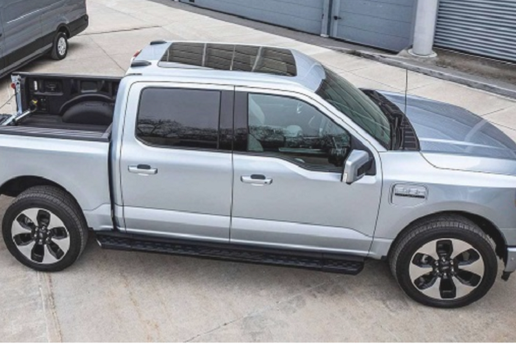 Hệ thống này được giới thiệu vào thời điểm F-150 Lightning ra mắt, cho phép chiếc xe biến thành một máy phát điện khổng lồ cung cấp năng lượng cho cả một ngôi nhà khi cúp điện.