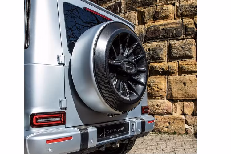 Làm tròn bodykit của Hofele là bộ la-zăng hợp kim 5 chấu kích thước 24 inch và một số bộ phận làm từ sợi carbon, ví dụ như vỏ đựng lốp dự phòng có thiết kế rất đặc biệt ở phía sau.