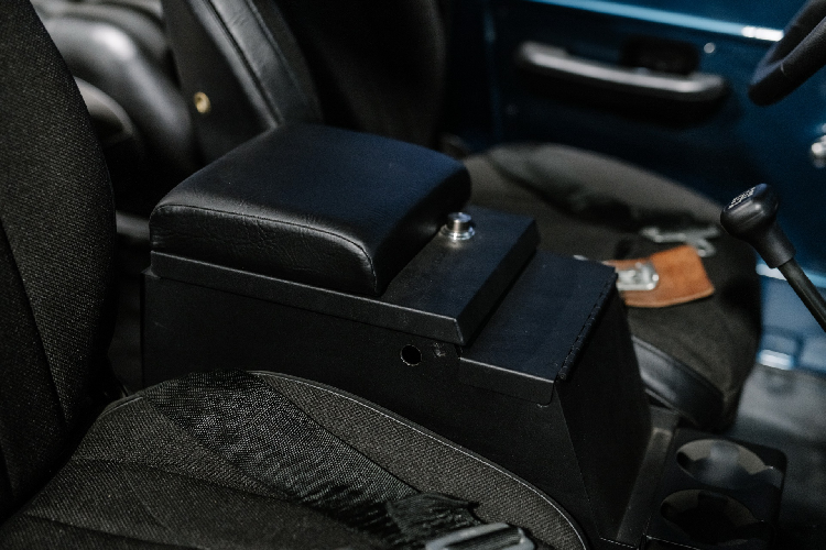 Nhà thầu ước tính giá xe Ford Bronco 1972 này sẽ bán ra từ 120.000-160.000 USD, đắt gấp 4 lần giá của chiếc Ford Bronco đời 2021 (29.995-60.800 USD).