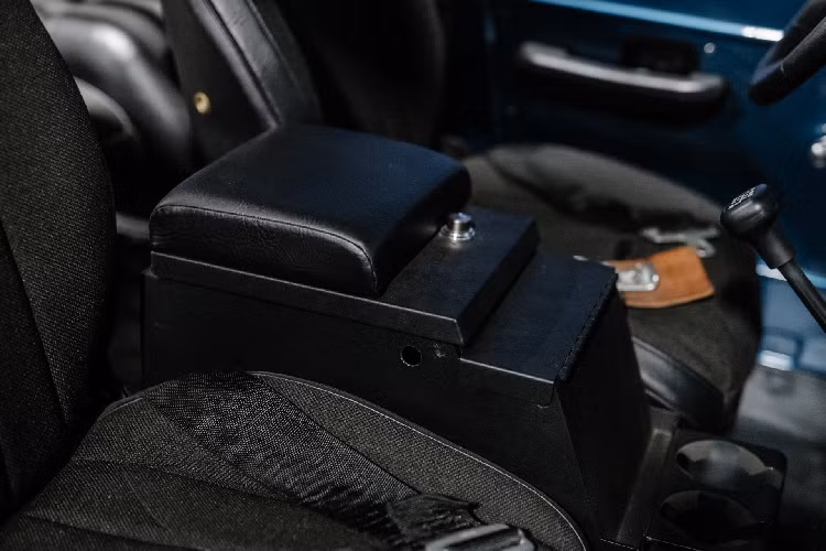 Nhà thầu ước tính giá xe Ford Bronco 1972 này sẽ bán ra từ 120.000-160.000 USD, đắt gấp 4 lần giá của chiếc Ford Bronco đời 2021 (29.995-60.800 USD).