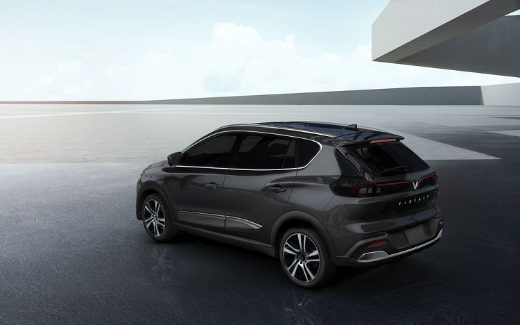 VinFast tang 100% le phi truoc ba cho xe oto dien VF e34-Hinh-2