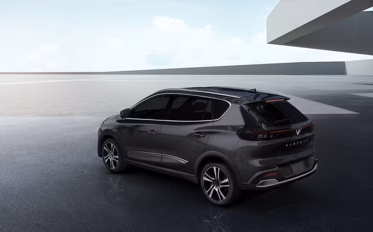 VinFast tang 100% le phi truoc ba cho xe oto dien VF e34-Hinh-2