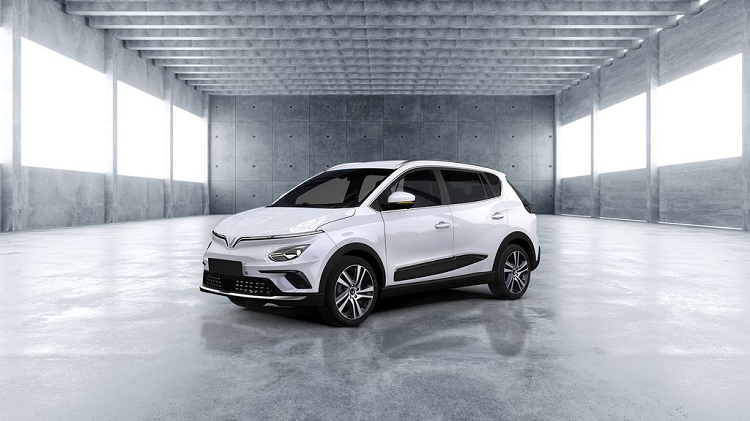 VinFast tang 100% le phi truoc ba cho xe oto dien VF e34